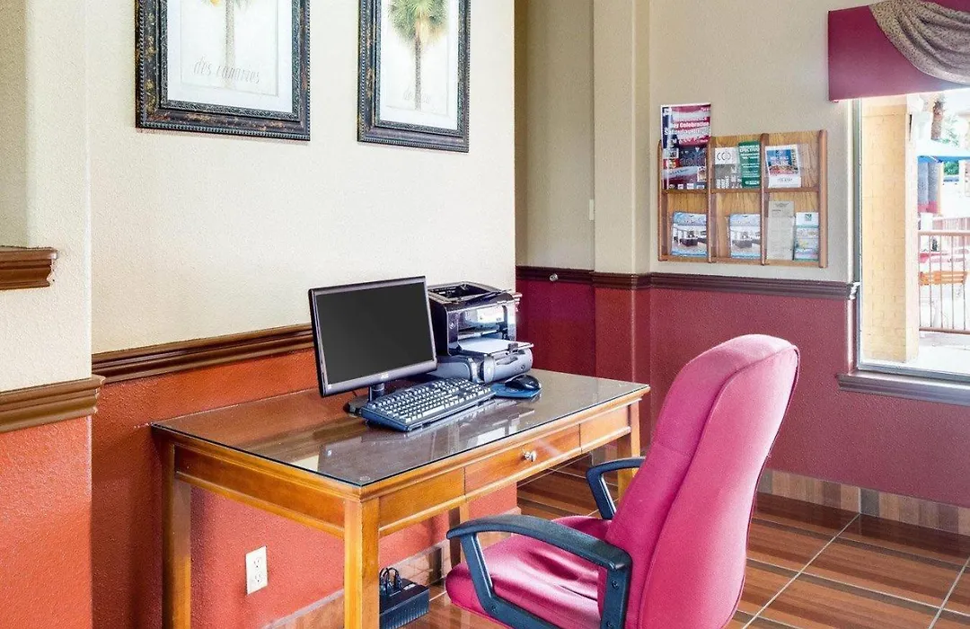 Econo Lodge Inn & Suites Eagle Pass-1
